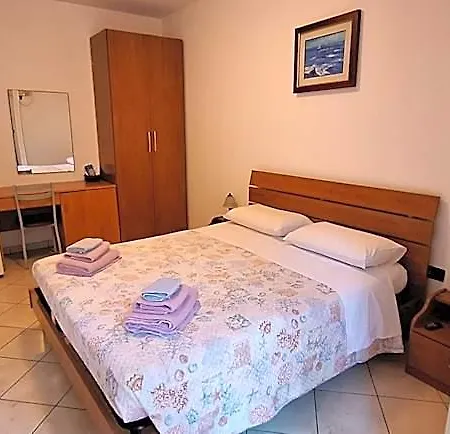 Maxpensione Bed & Breakfast